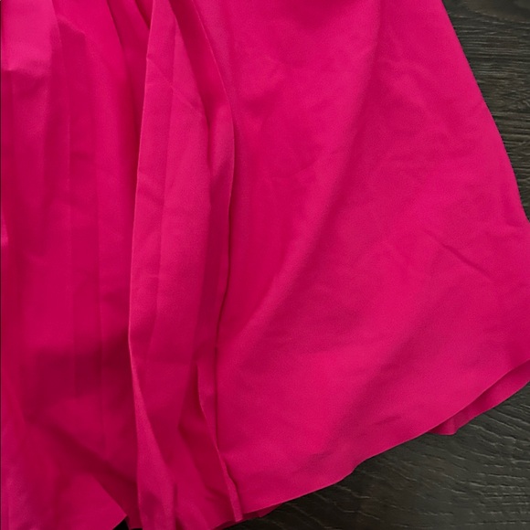 ALO Yoga Vibrant Pink Mini tennis/pickleball Skirt - Picture 4 of 8